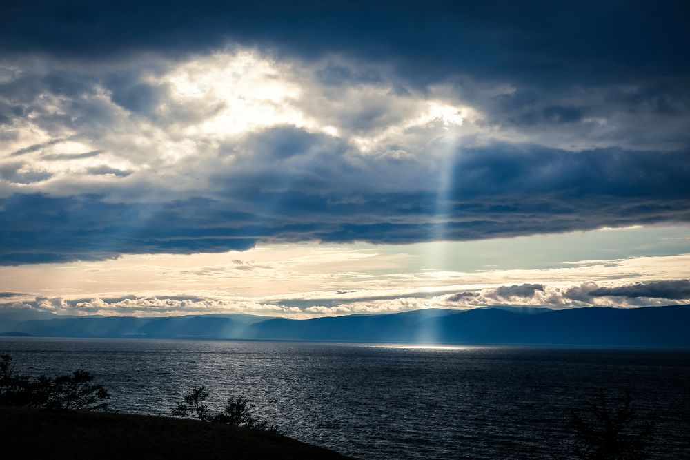 Сквозь тучи.