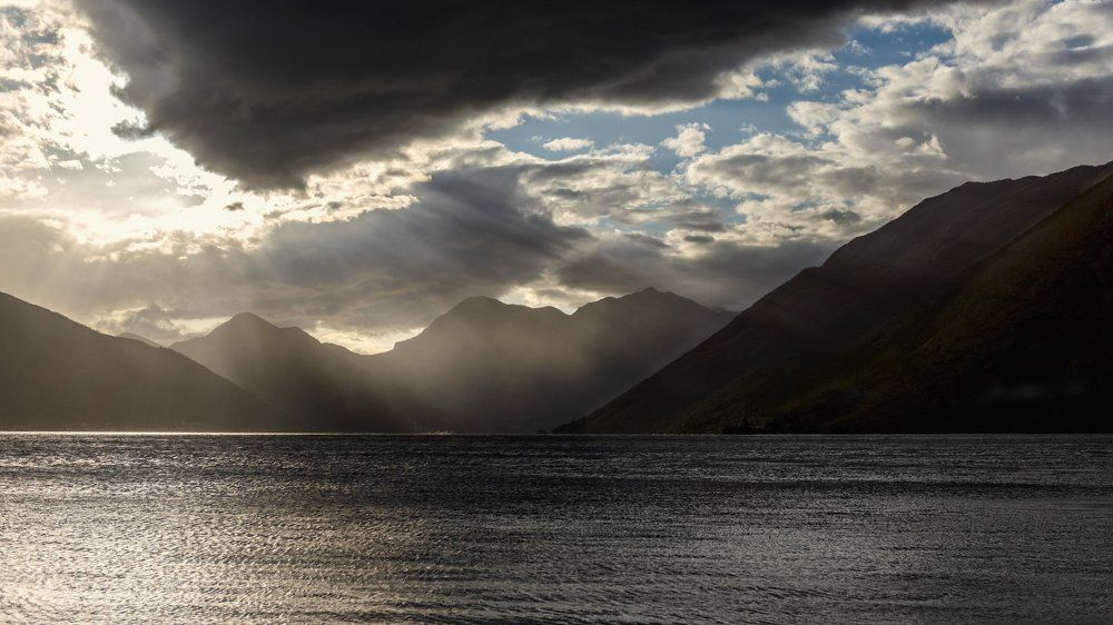 Свет и Тьма