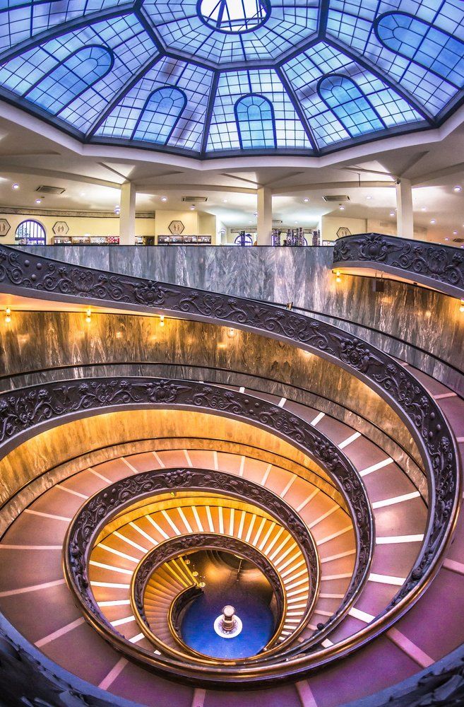 Лестница Момо в Музее Ватикана. Панорамный вид Из серии "ВАТИКАН"