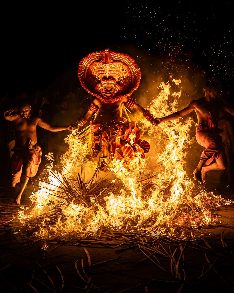 KANDANAR KELAN THEYYAM