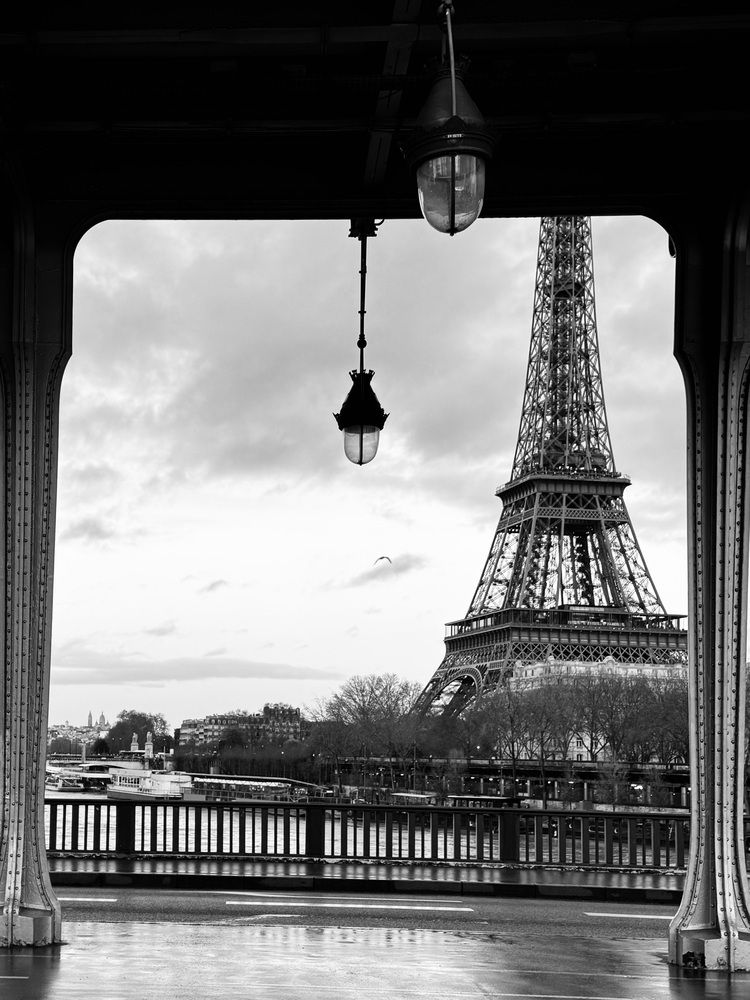 Framing the Eiffel