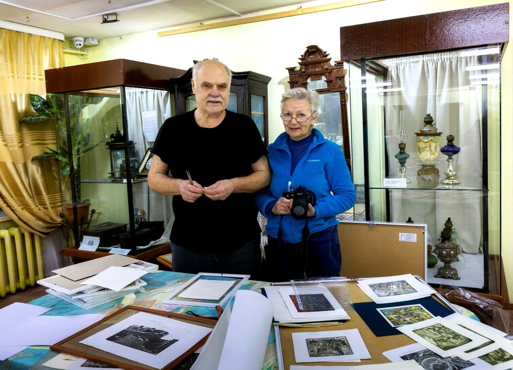 Монтаж новой выставки в музее.