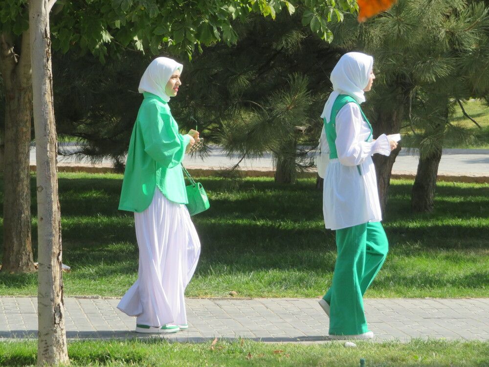 Fashion on the street (II)