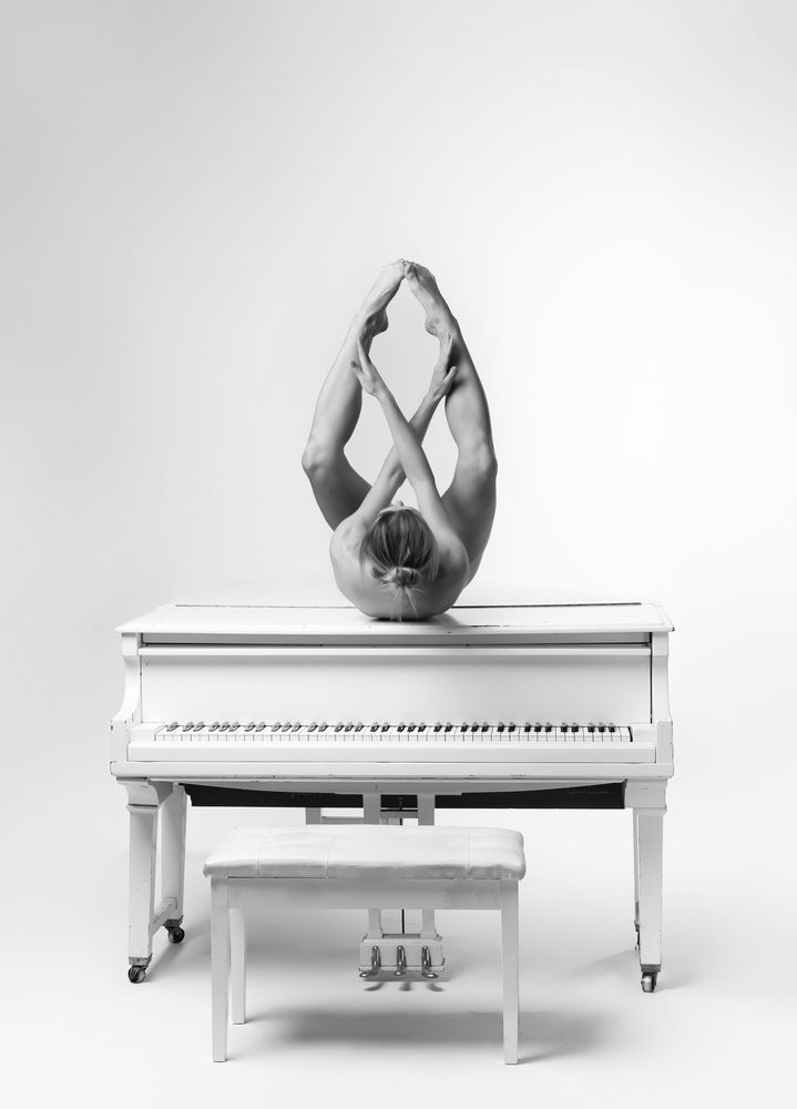 Cristina and her white piano.