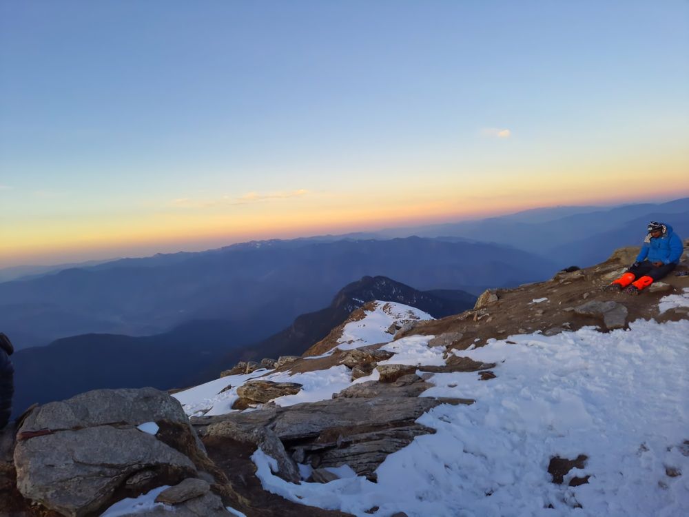 "Serene Snowy Escape: A Breathtaking View of the Himalayas"