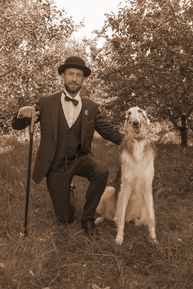 Ретро-дуэт: стильный мужчина и его верный пёс