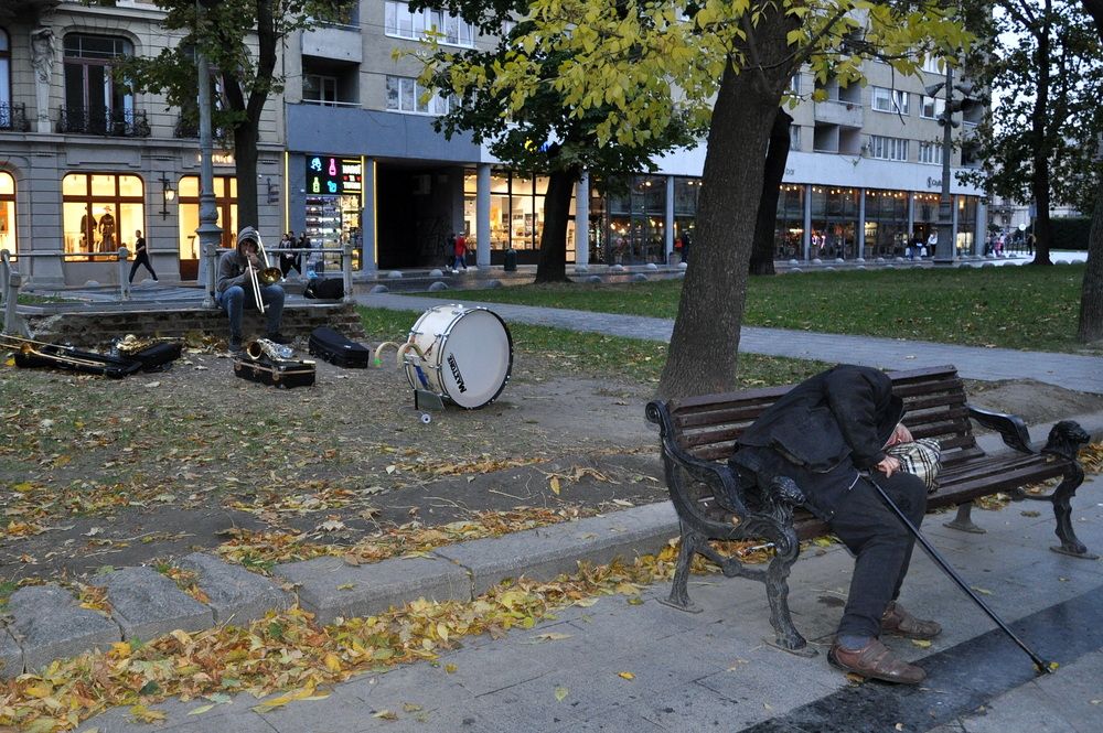 Вечером в сквере.