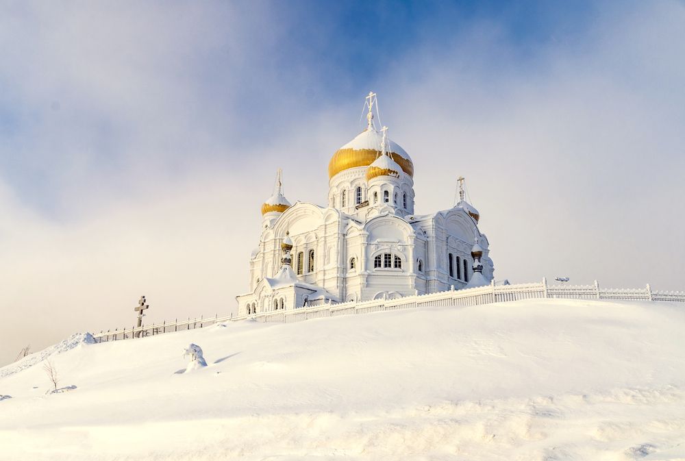 Видишь, там на горе...