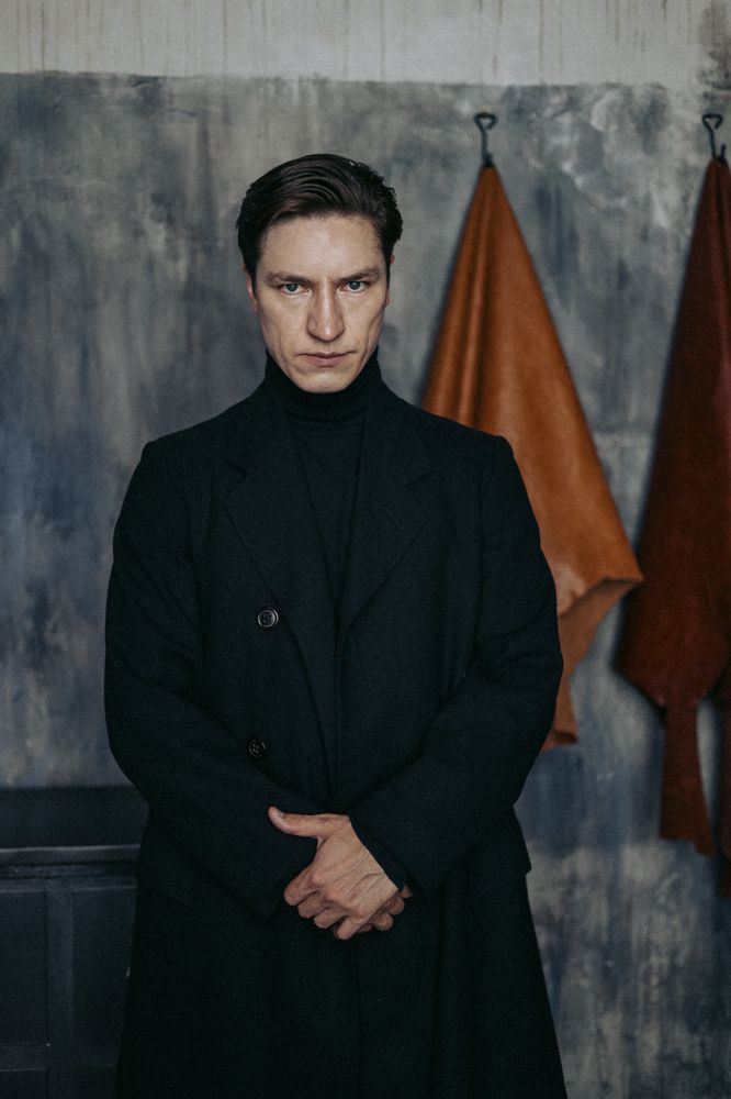 В поисках героя