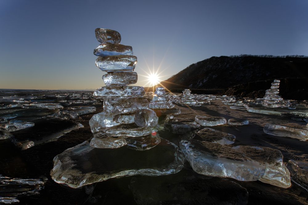 Берег Халактырского пляжа на Камчатке