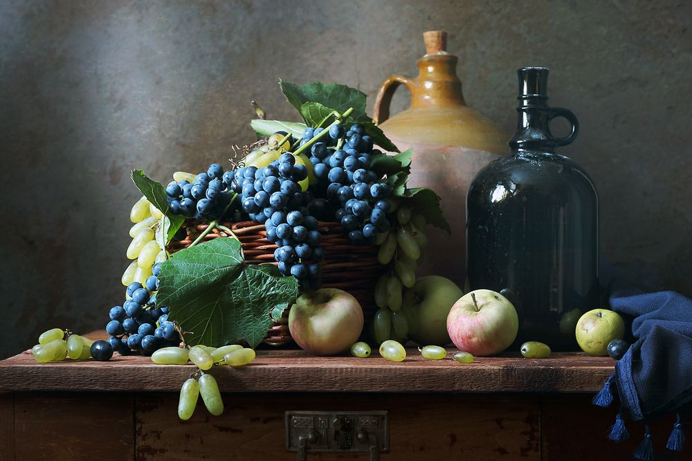 Яблоки и виноград