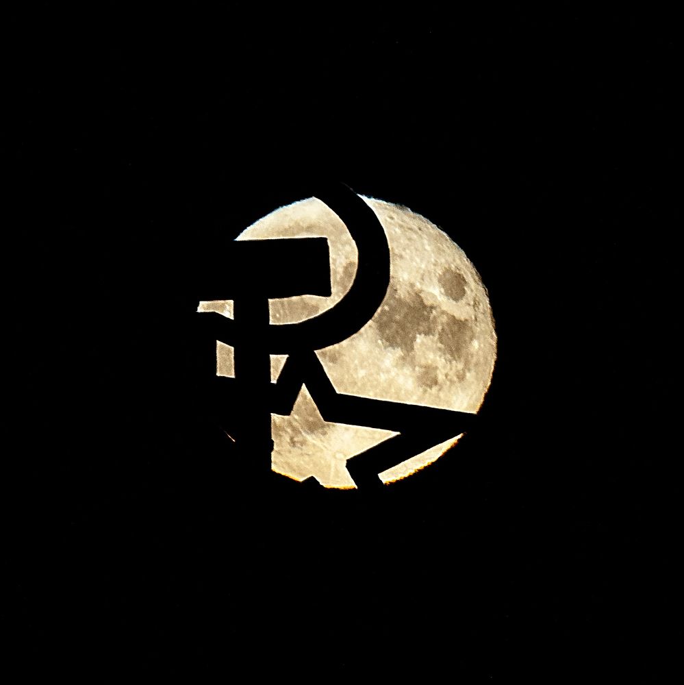 Серп, Молот и Луна