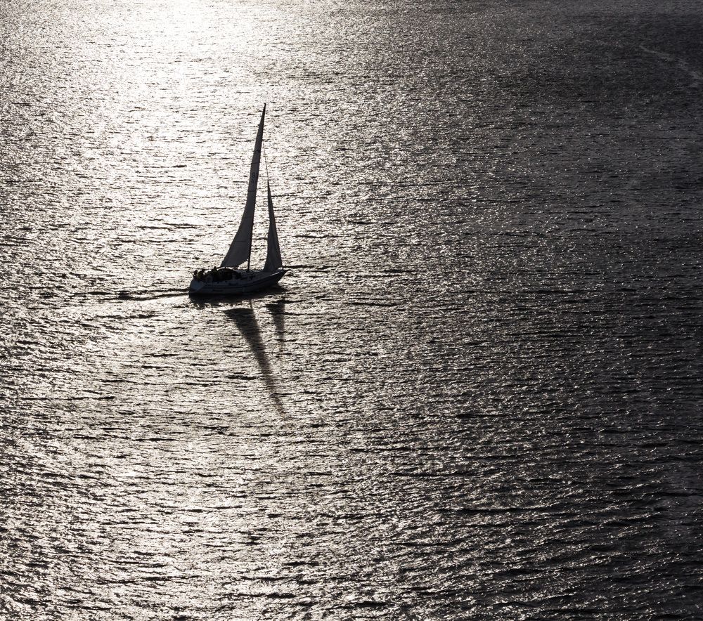 Белеет парус одинокий...