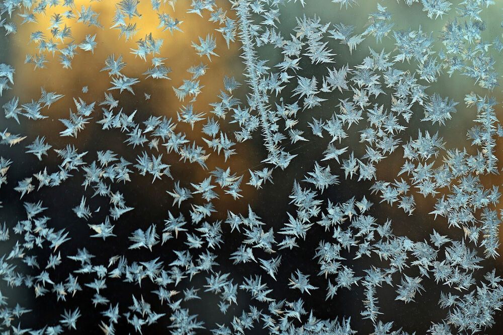 snow pattern on the glass