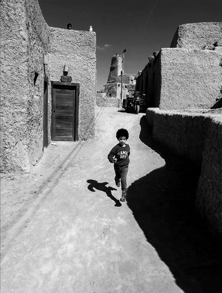 Playing on the shadows