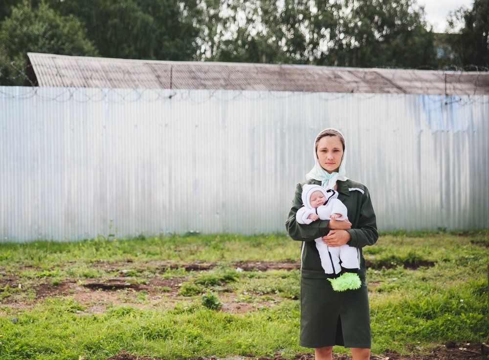 Портрет матери из серии "Под присмотром"