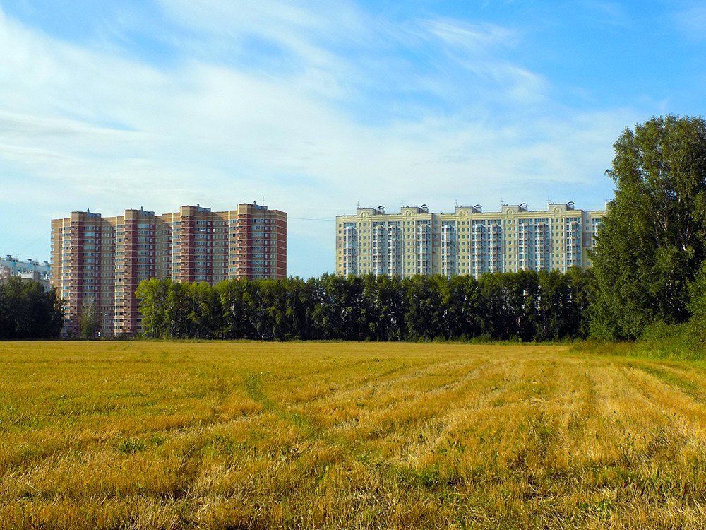 Город наступает