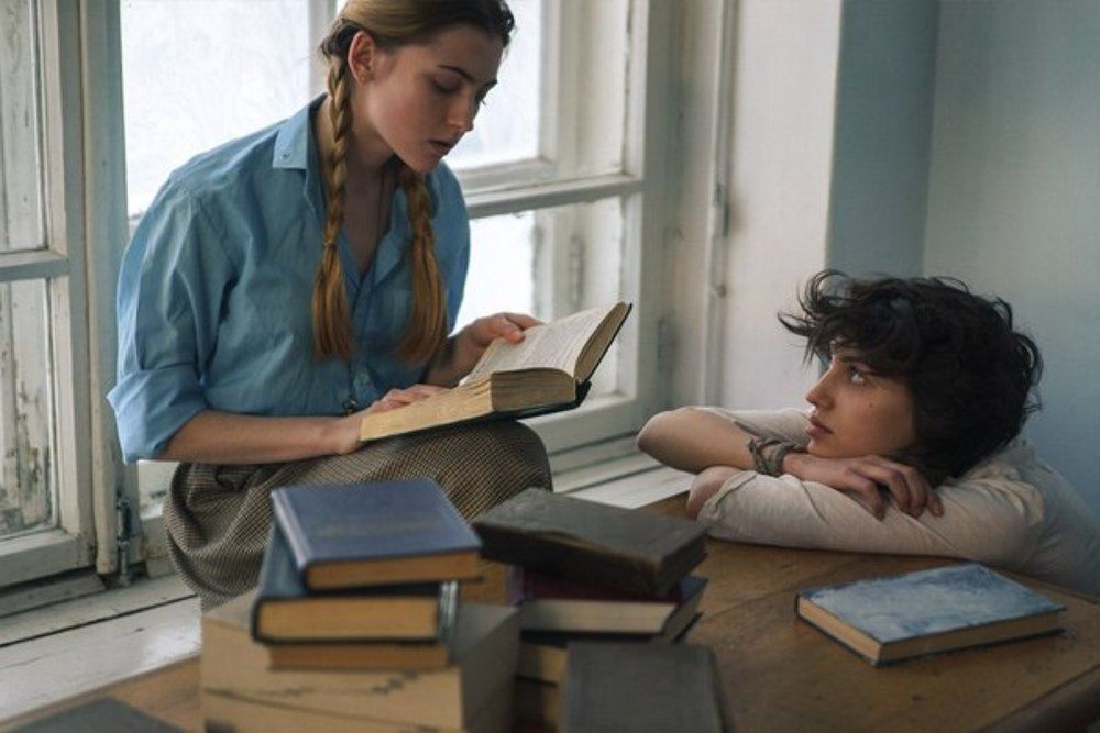 постановочный сюжет