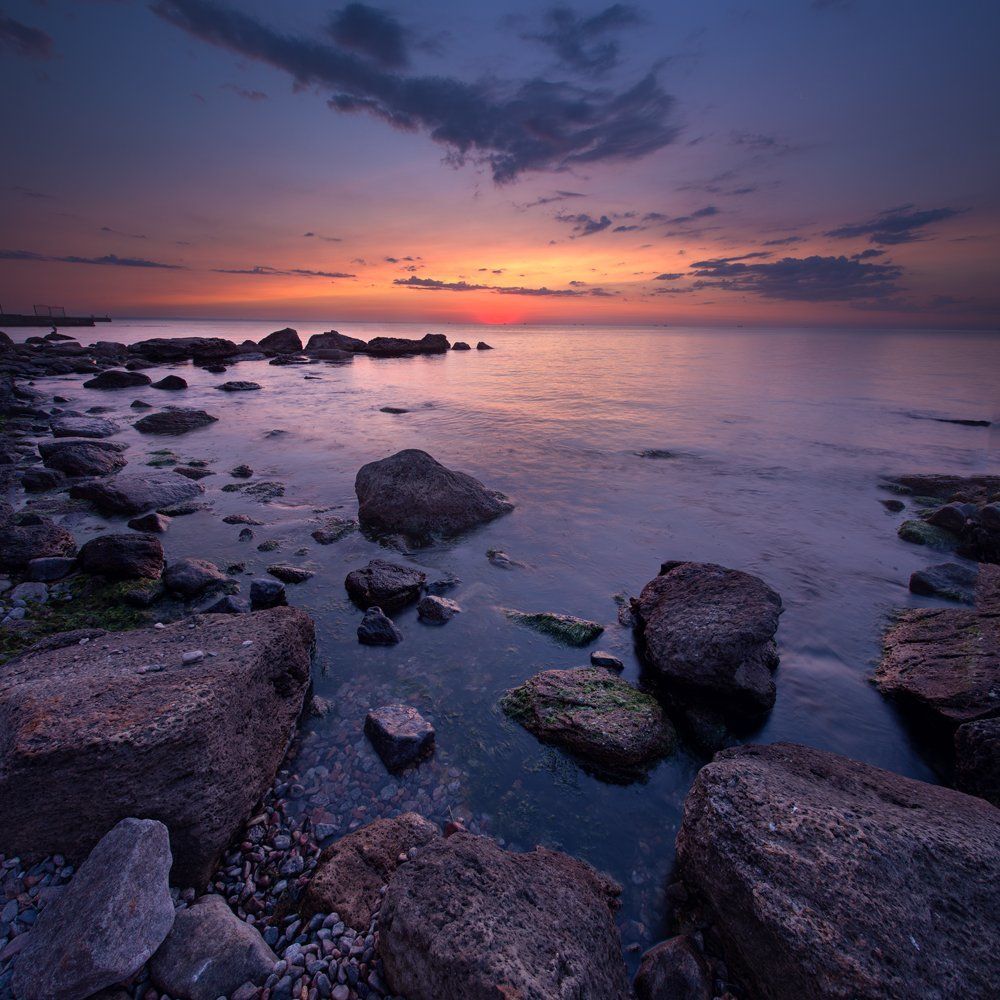 Рассвет и море.