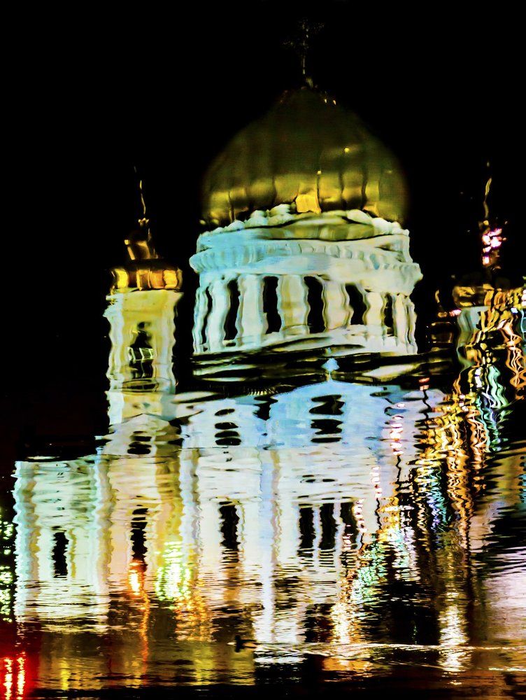 "КАЧАЕТ КУПОЛА РЕКА". Из серии "Отражения"