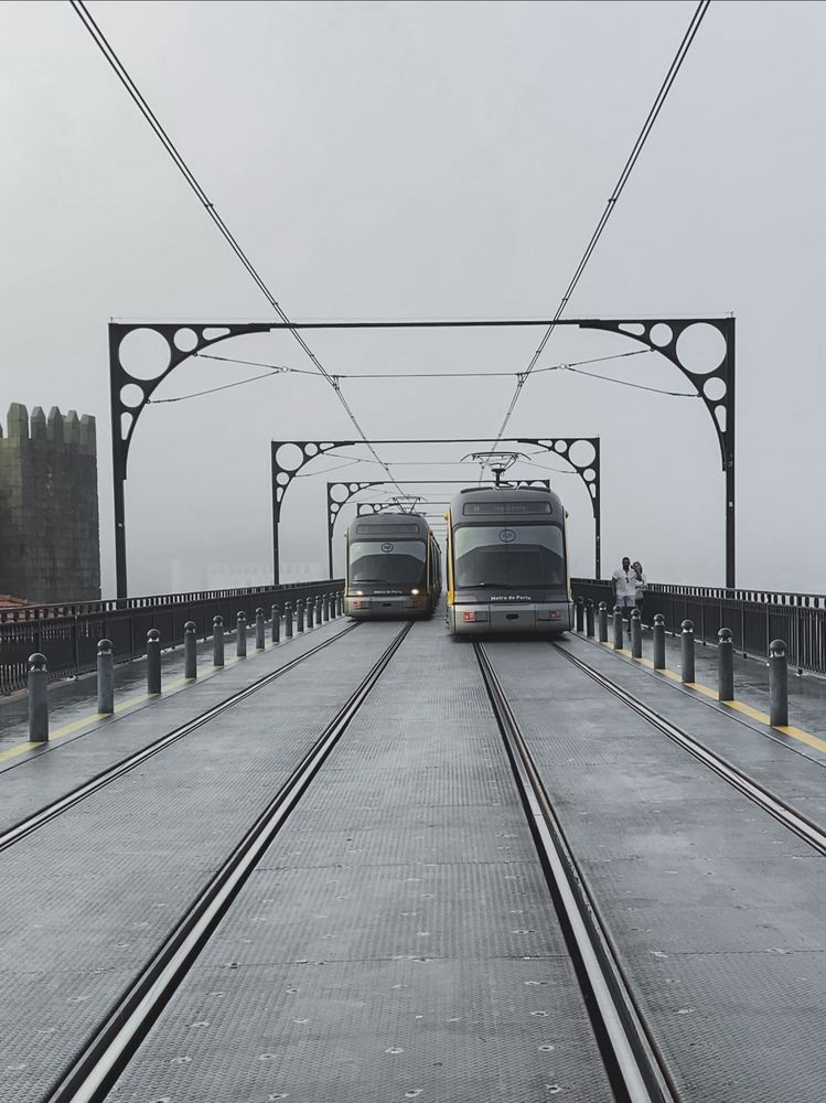 На мосту. Порту