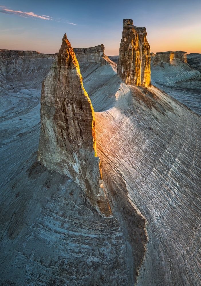 Урочище Бозжыра на рассвете. Плато Устюрт.