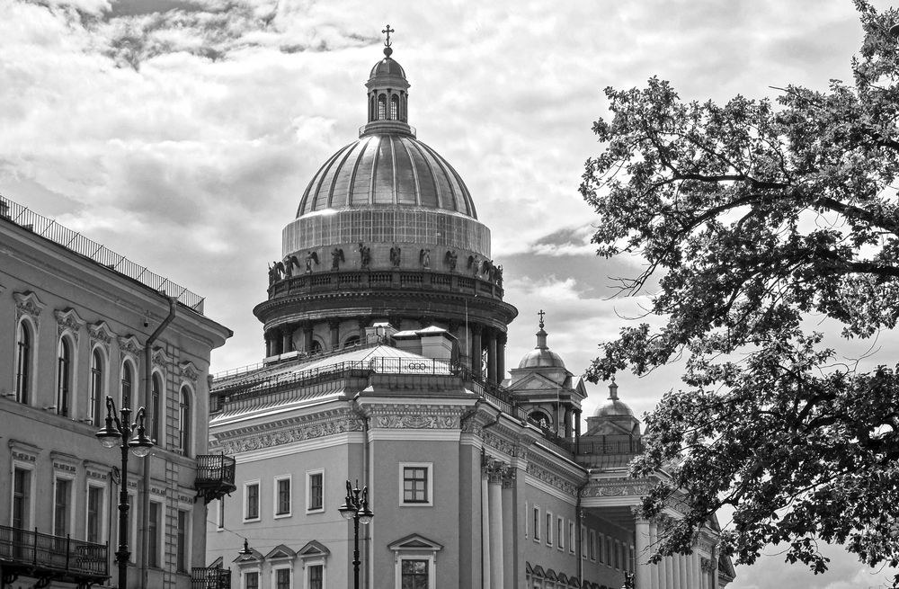 Купола Исаакиевского собора.