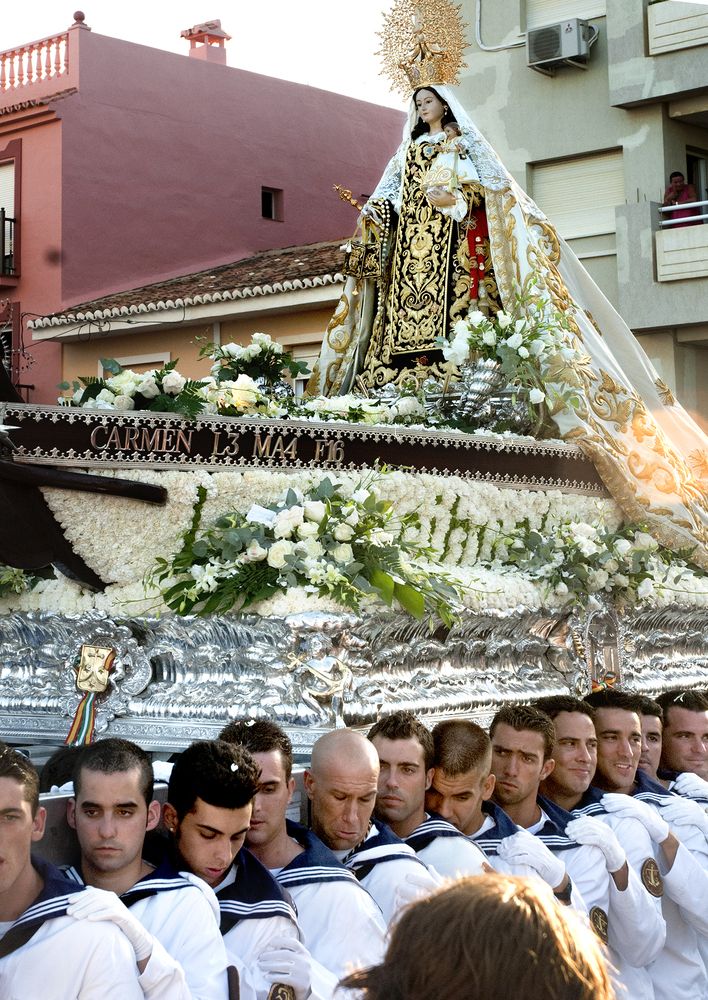 Святая Мария Кармен и её верные слуги