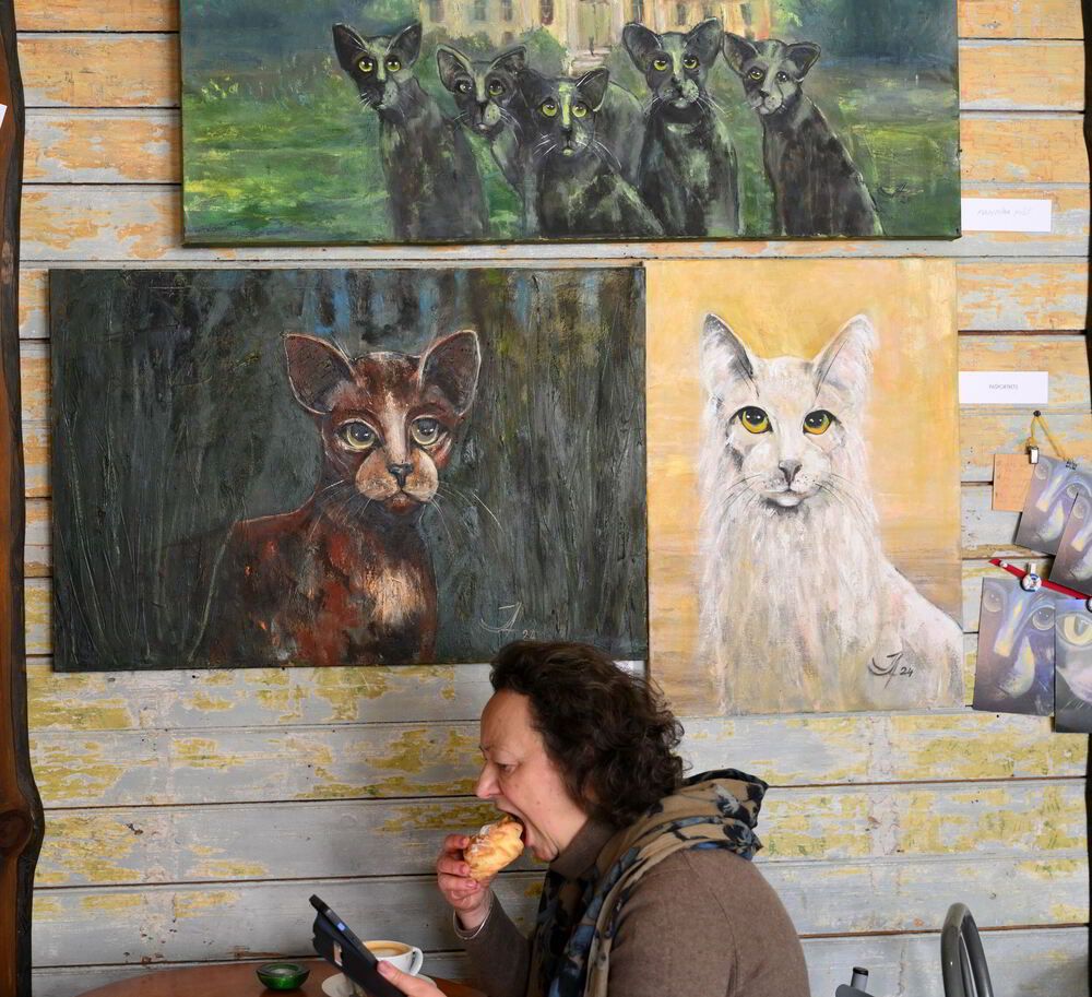 В окружении.