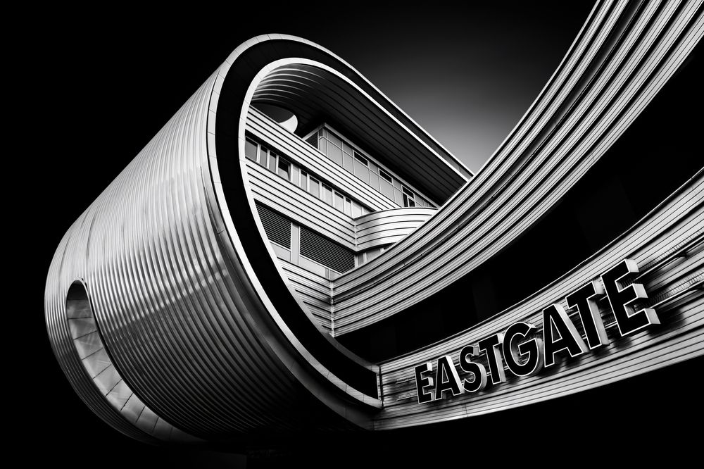 Eastgate Berlin – A Study in Modernist Curves