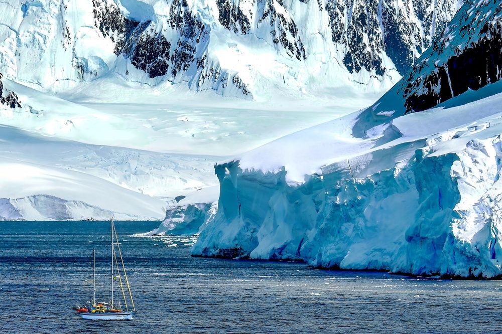 Sailing in the Southern Ocean