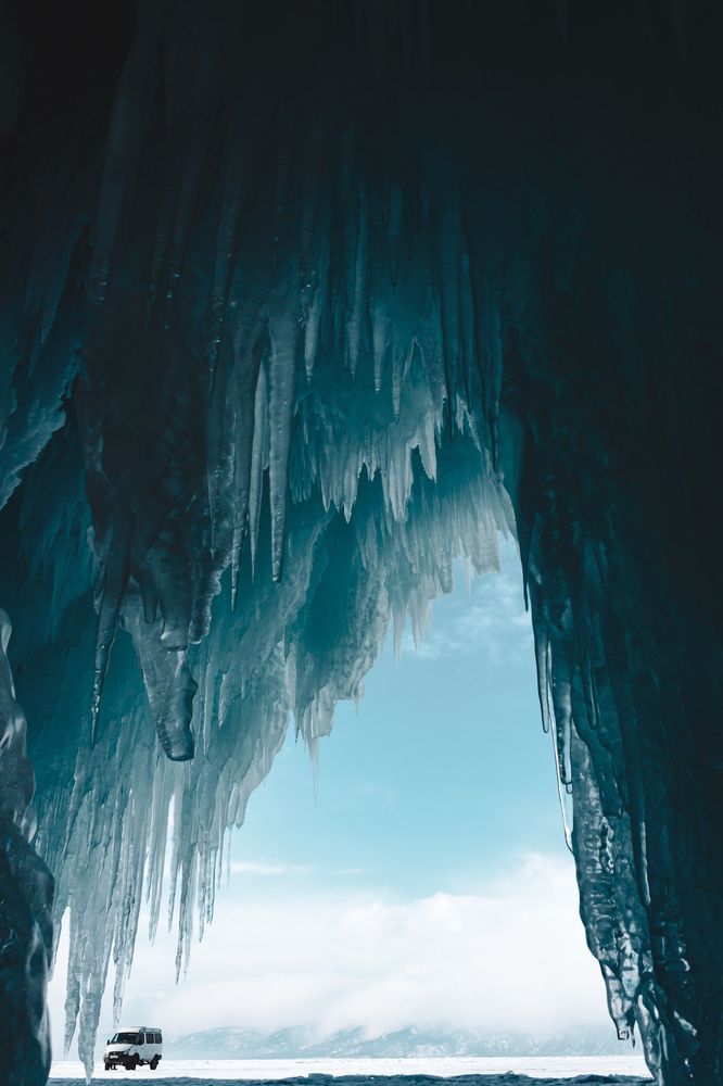 Ледяной грот на Байкале