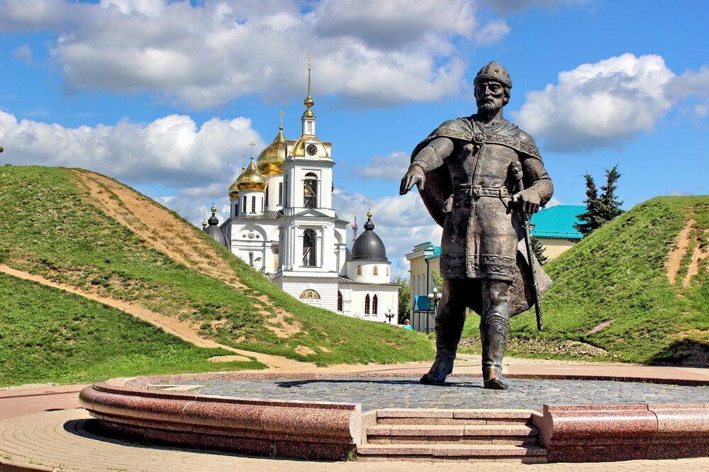 Памятник Юрию Долгорукому