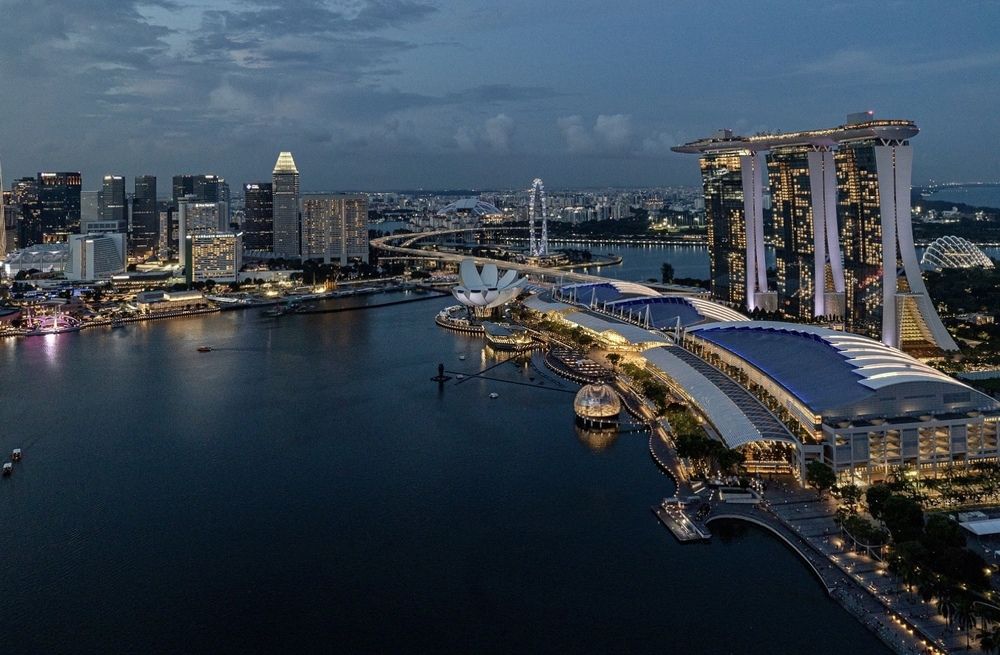 Marina Bay From the Sunset To the Sunrise
