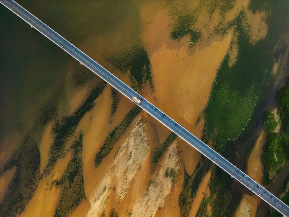 The bridge passes through the shallow water season