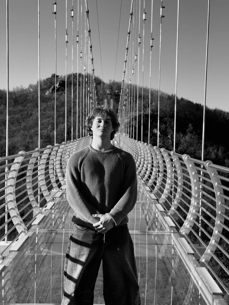 На стеклянном мосту