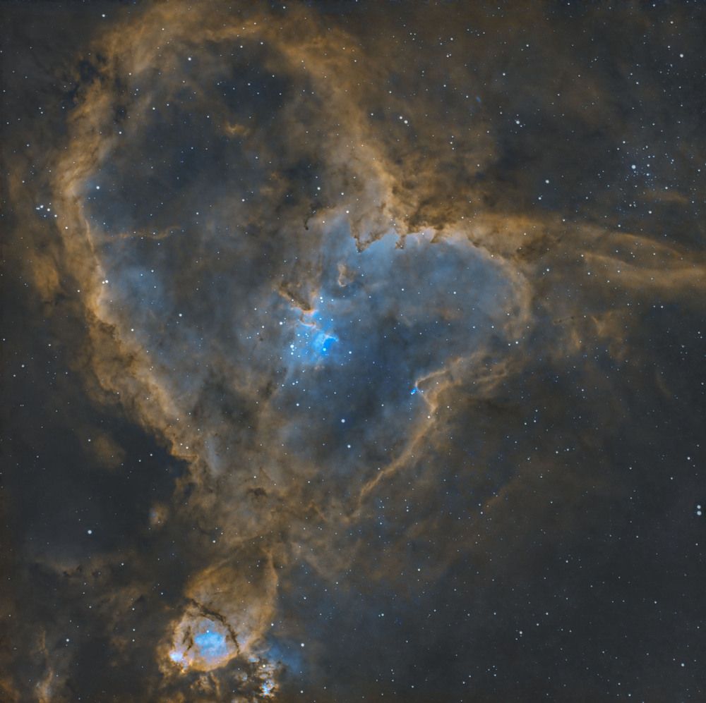 Туманность Сердце IC 1805