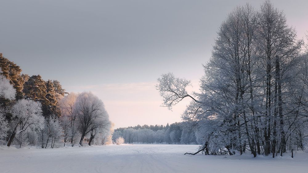 Закат на замерзшем озере