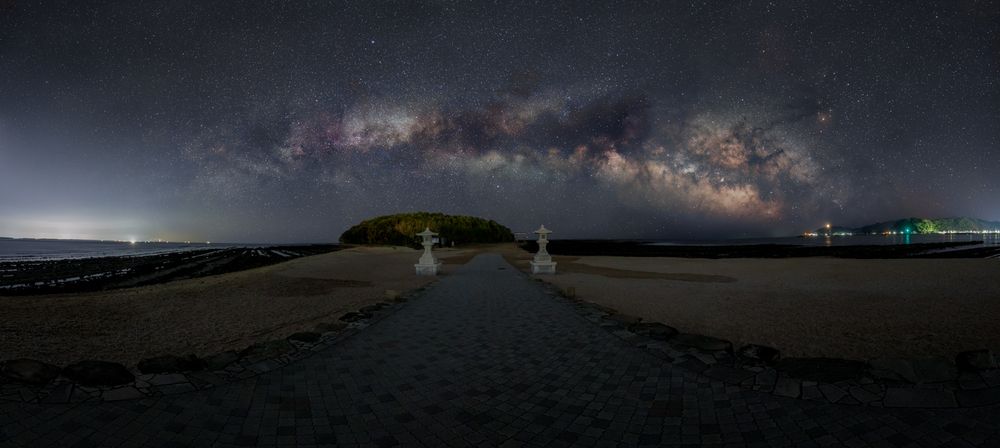 Photograph by Onitsuka Takuya