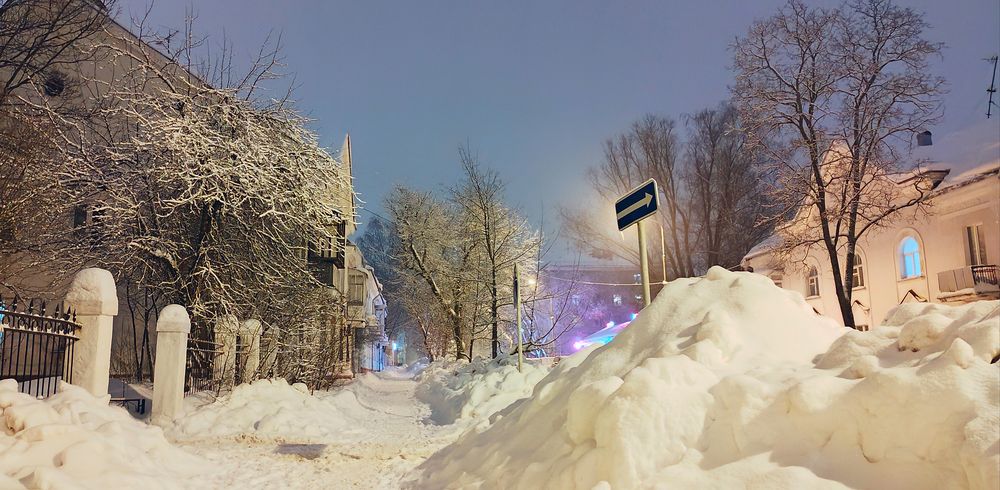 Ночь. Улица. Сугроб. И стрелка