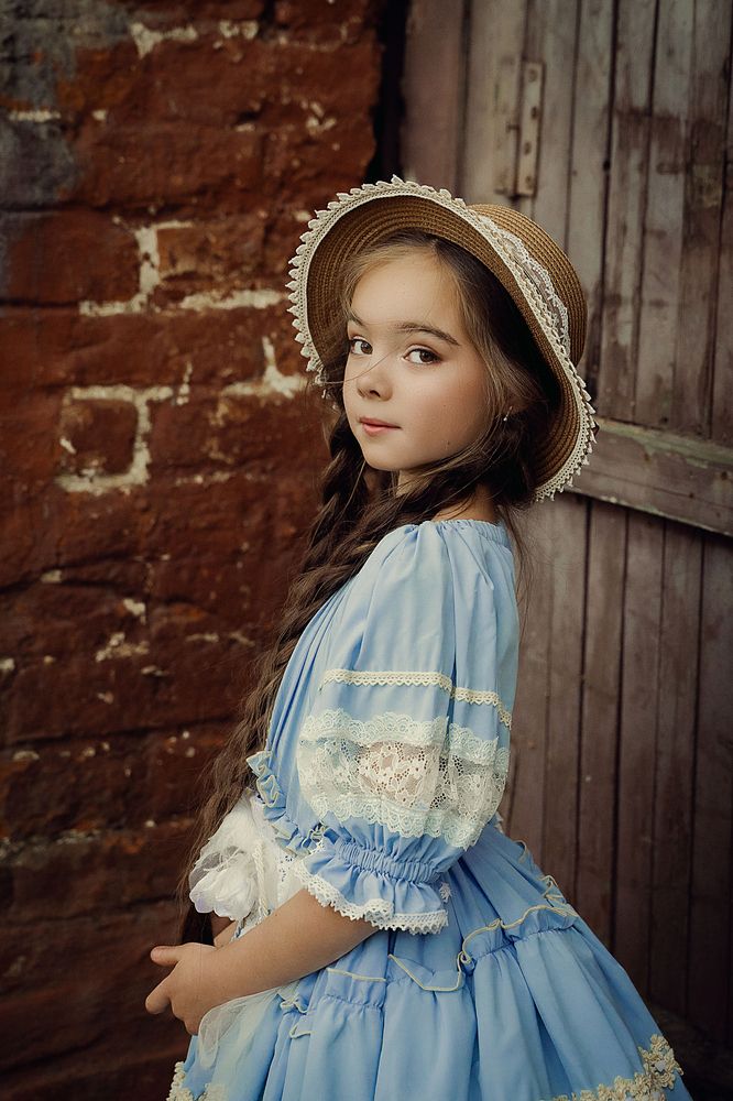 Девочка в шляпке