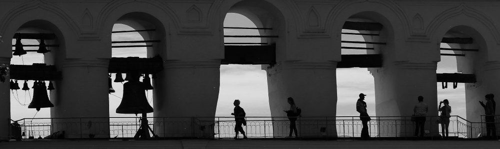 На звоннице.