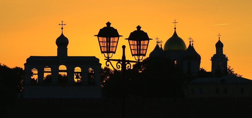 Детинец Великого Новгорода на закате.