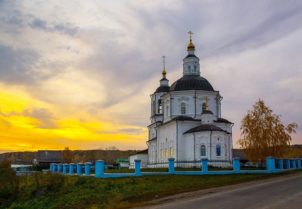 Спасская церковь. Коларово.Осень. Закат.