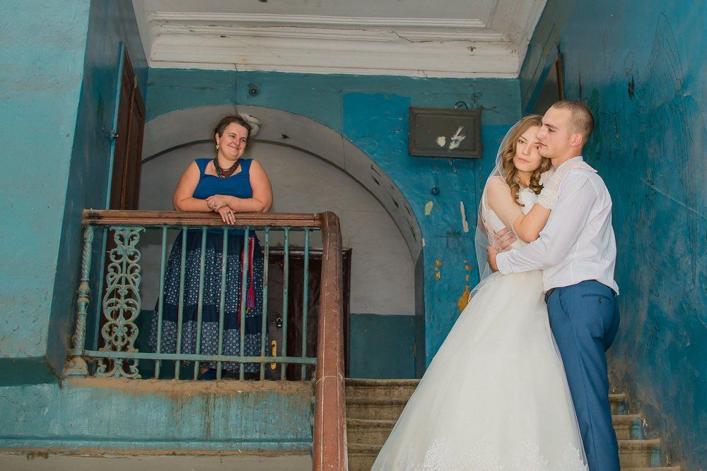 в родном подъезде