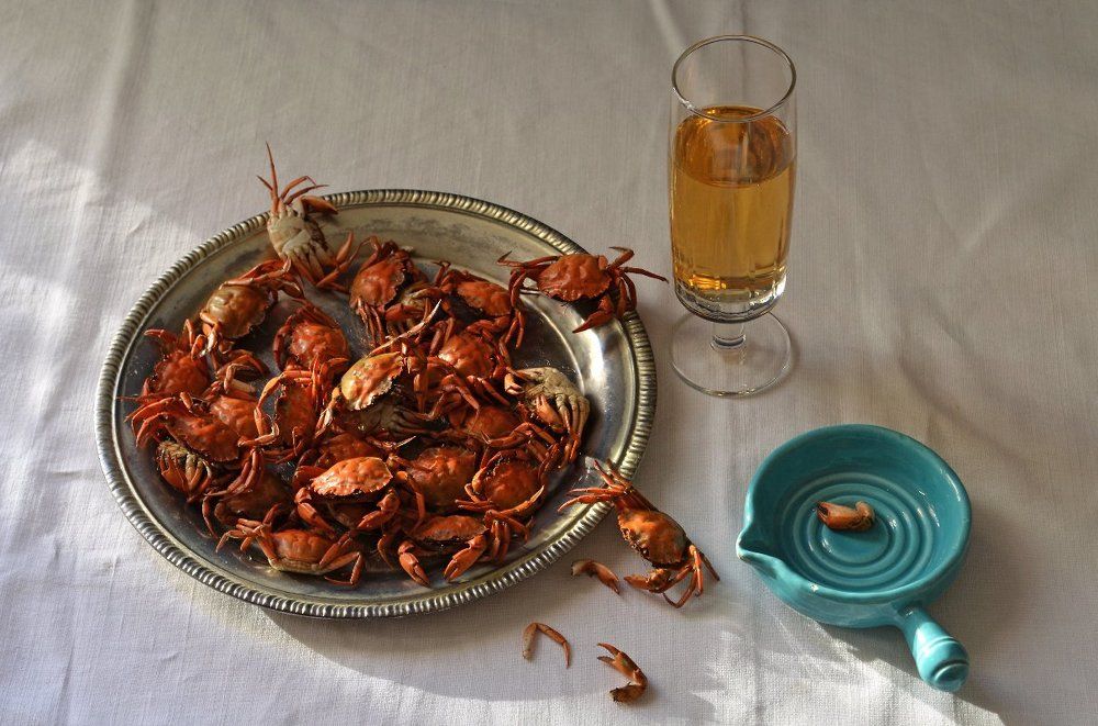 С крабами и белым вином