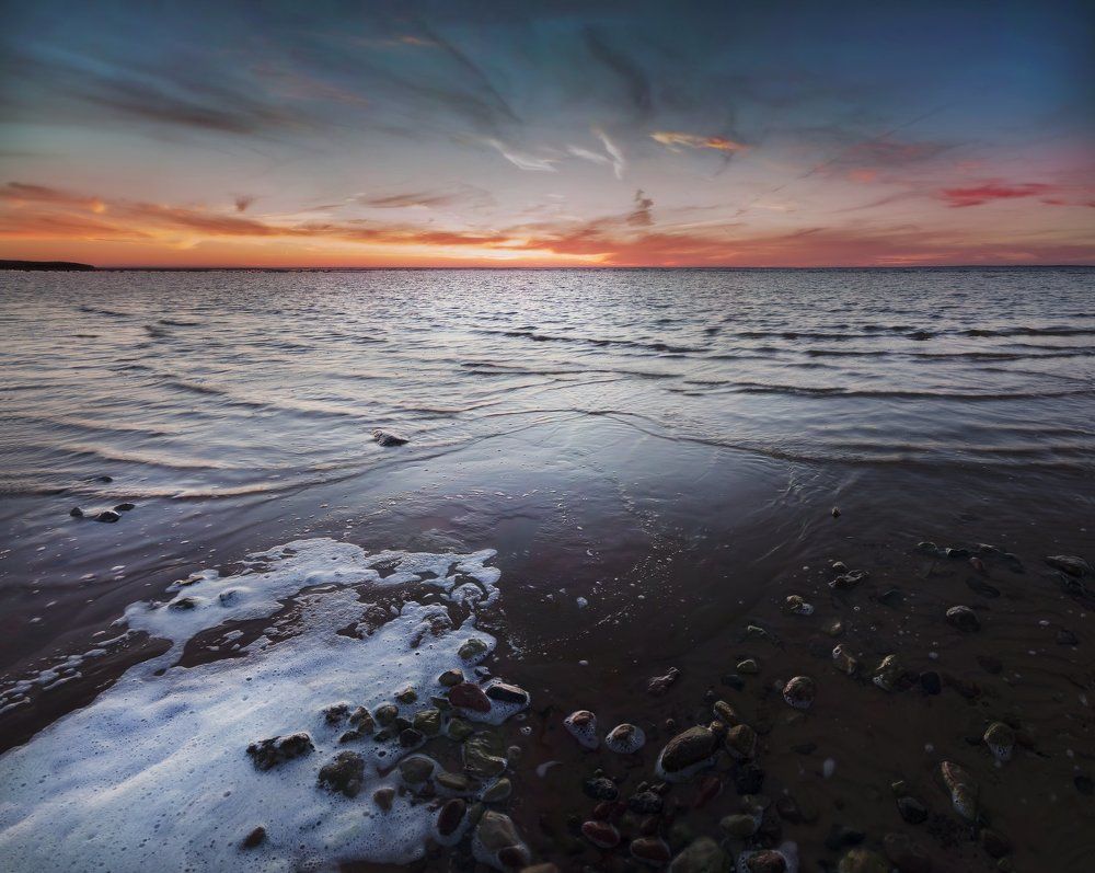 Осенний закат на Чудском озере