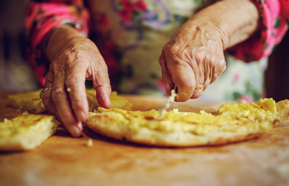 Руки матери