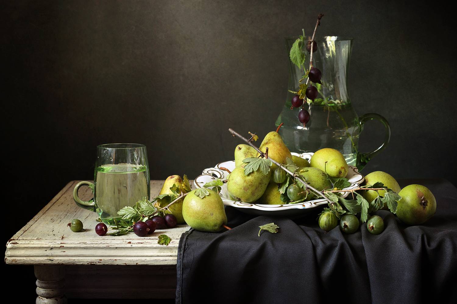 Груши, крыжовник и вода