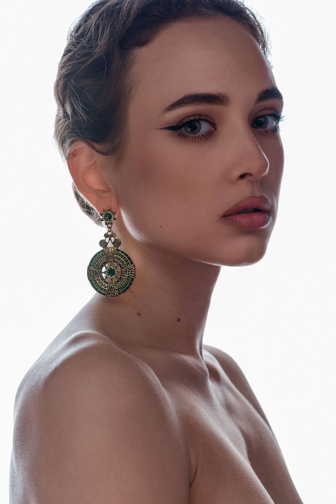 Девушка с сережкой